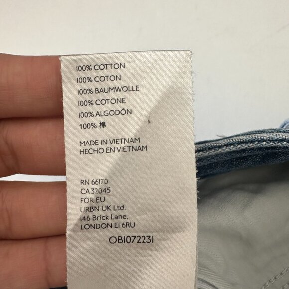 We The Free Romeo Rolled Cut Off Denim Shorts Size 26 Distressed Blue Button Fly - Picture 9 of 11